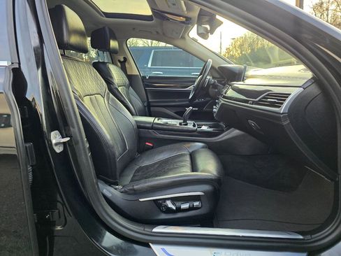 Used 2017 BMW 740e xDrive AWD/4WD image 15
