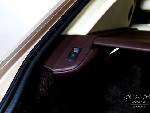 Used 2019 Rolls-Royce Cullinan image 25