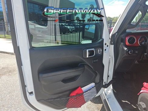 Used 2023 Jeep Gladiator Rubicon w/ LED Lighting Group AWD/4WD image 10