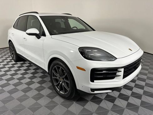 Certified 2025 Porsche Cayenne AWD/4WD image 12