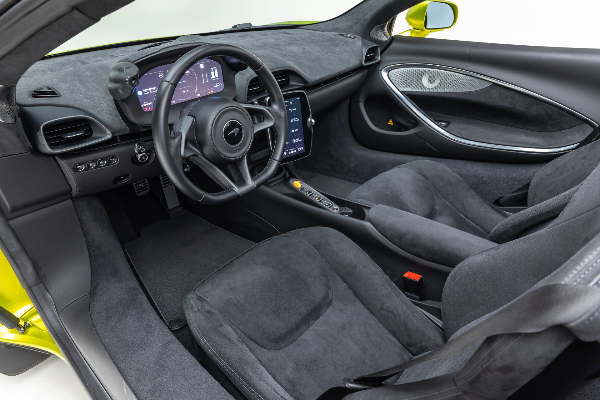 Used 2025 McLaren Artura Spider RWD image 58