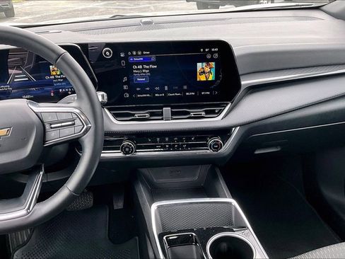 Used 2025 Chevrolet Equinox LT image 9