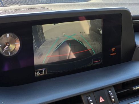 Used 2019 Lexus ES 300h w/ Accessory Package 2 FWD image 27