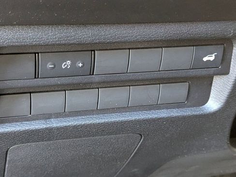 Used 2023 Mitsubishi Outlander SE image 16