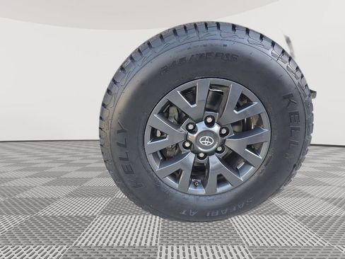 Used 2020 Toyota Tacoma SR5 image 26