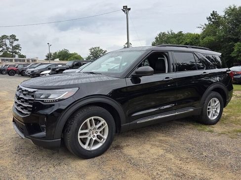 Used 2025 Ford Explorer Active w/ Active Comfort Package RWD image 4