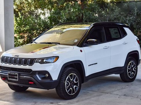 New 2026 Jeep Compass Trailhawk image 3