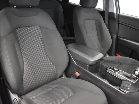 Used 2025 Kia Sportage LX image 6