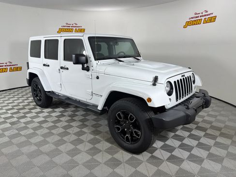 Used 2018 Jeep Wrangler Unlimited Sahara AWD/4WD image 8