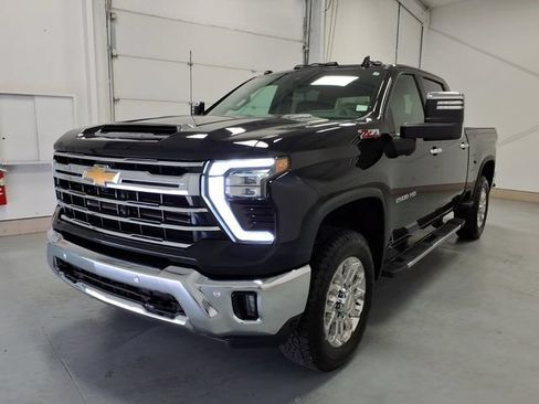 Used 2025 Chevrolet Silverado 2500 LTZ w/ LTZ Premium Package AWD/4WD image 7