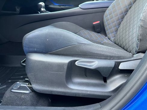 Used 2021 Toyota C-HR XLE FWD image 24