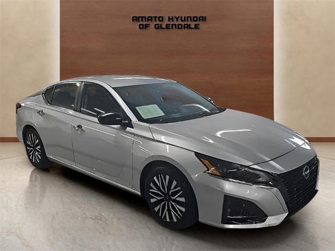 Used 2024 Nissan Altima 2.5 SV image 8