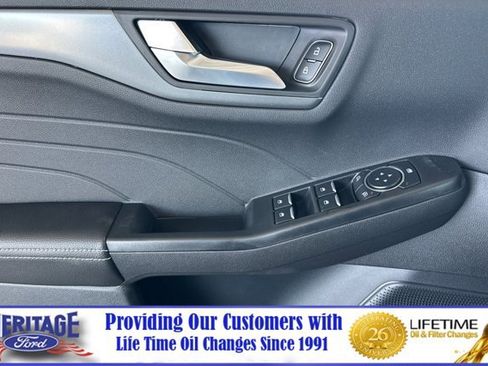 New 2025 Ford Escape SE image 8