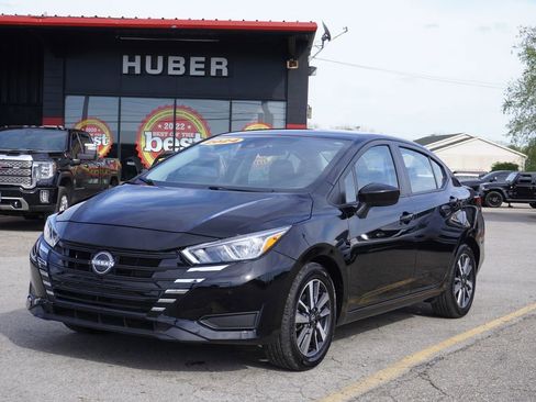 Used 2024 Nissan Versa SV image 3