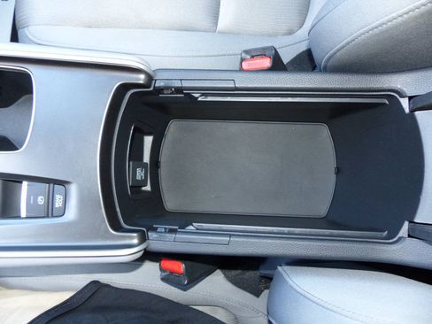 Used 2019 Honda Accord Hybrid image 52