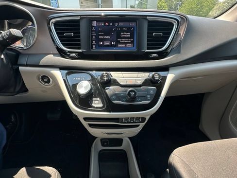 Used 2024 Chrysler Voyager LX FWD image 10