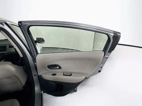 Used 2017 Honda HR-V LX image 28