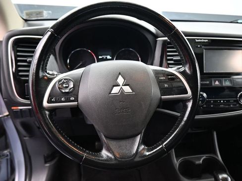 Used 2015 Mitsubishi Outlander SE image 14