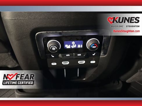 Used 2023 Chevrolet Suburban Premier image 35
