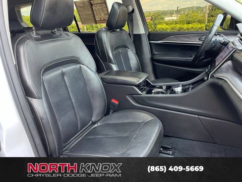 Used 2022 Jeep Grand Cherokee L Limited AWD/4WD image 29