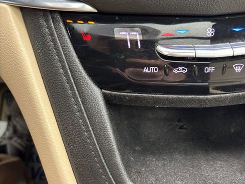 Used 2019 Cadillac XT5 Luxury FWD image 18