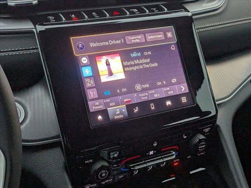 New 2025 Jeep Grand Cherokee L Laredo w/ Luxury Tech Group I image 14