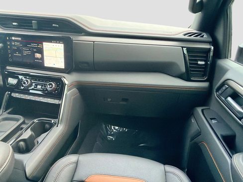 Used 2025 GMC Sierra 2500 AT4 w/ AT4 Premium Plus Package image 18