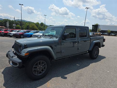 New 2026 Jeep Gladiator Sport AWD/4WD image 7