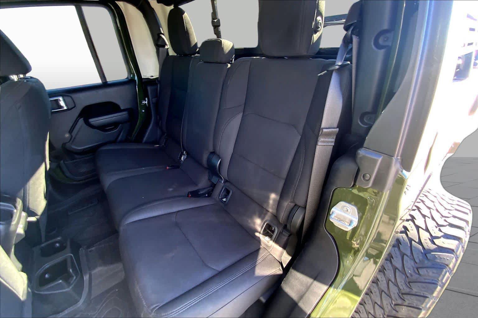 Used 2023 Jeep Gladiator Mojave AWD/4WD image 19