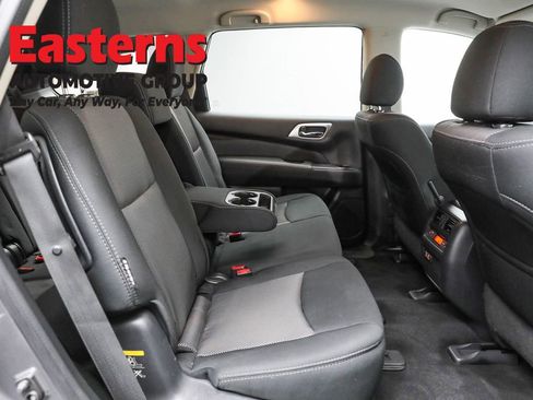 Used 2020 Nissan Pathfinder S image 25