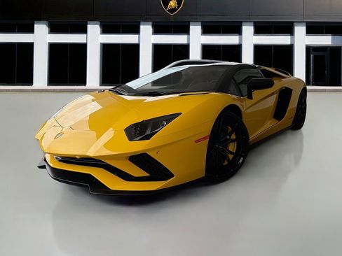 Used 2018 Lamborghini Aventador S image 1