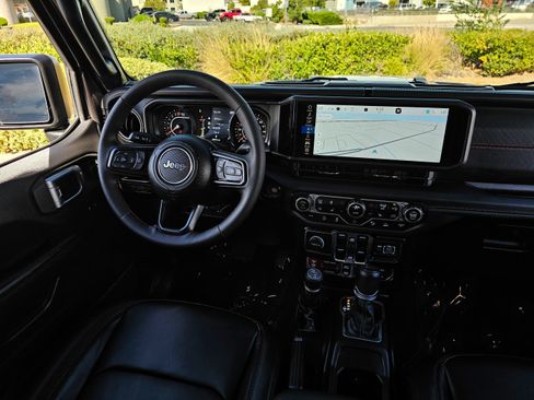 Used 2024 Jeep Gladiator Rubicon w/ Technology Group AWD/4WD image 32