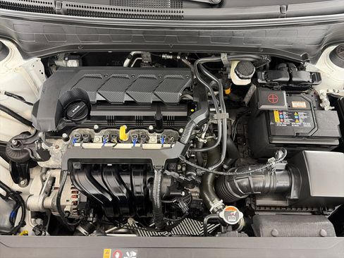 Used 2025 Hyundai Venue Limited image 11