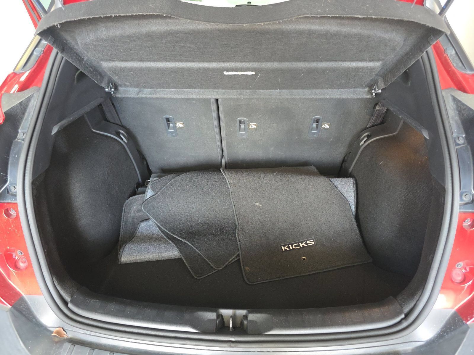 Used 2019 Nissan Kicks SR w/ Exterior Package FWD image 7