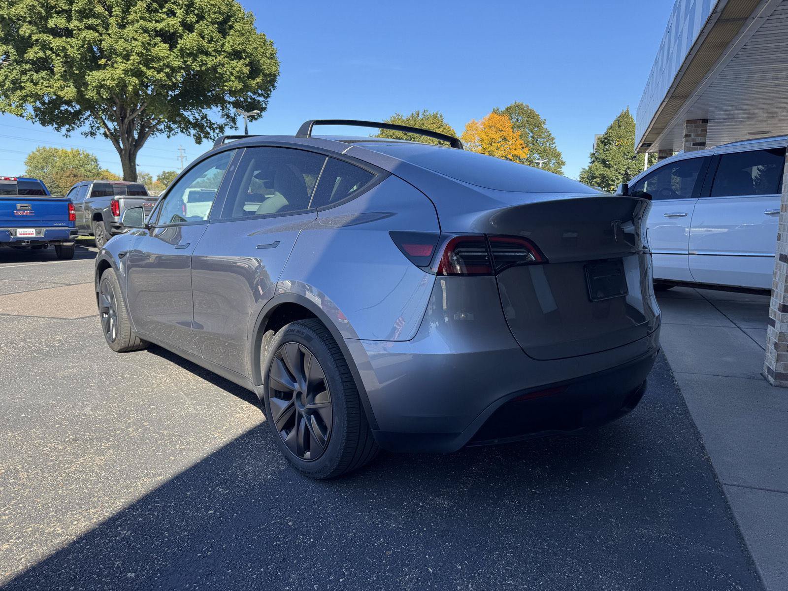 Used 2024 Tesla Model Y Long Range AWD/4WD image 2