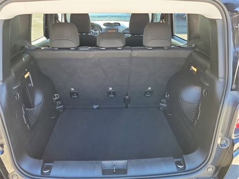 Used 2017 Jeep Renegade Latitude image 7