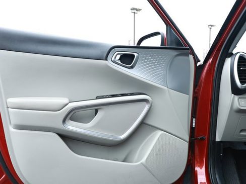 Used 2023 Kia Soul LX w/ LX Technology Package FWD image 20