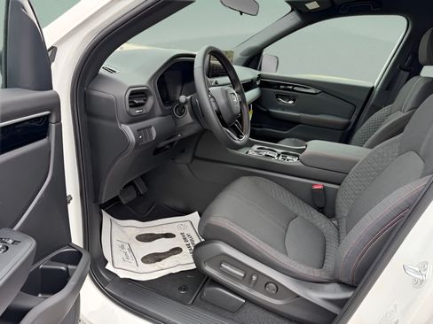 Used 2026 Honda Pilot Sport image 9
