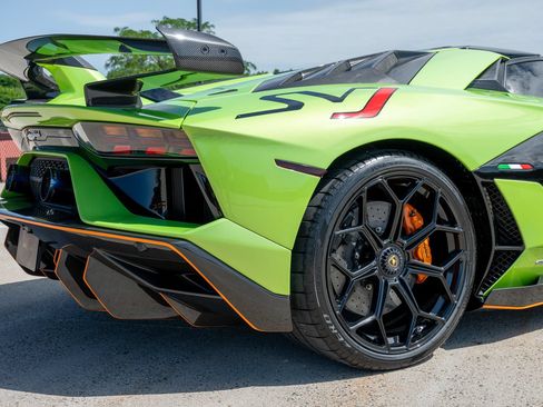 Used 2021 Lamborghini Aventador SVJ AWD/4WD image 8