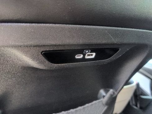 Used 2023 Chrysler Pacifica Touring-L FWD image 38
