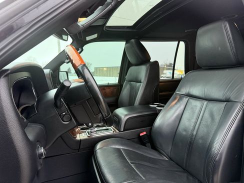 Used 2016 Lincoln Navigator Select image 18