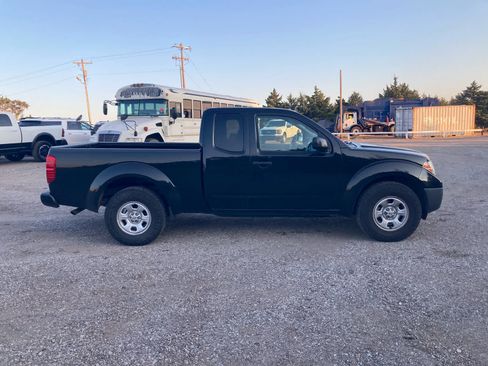 Used 2020 Nissan Frontier S RWD image 8