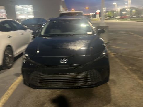 Used 2025 Toyota Camry LE w/ Convenience Package image 4