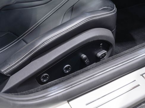 Used 2018 Ferrari 812 Superfast image 26