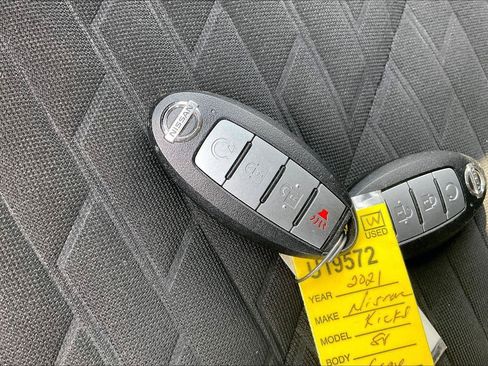 Certified 2021 Nissan Kicks SV FWD image 13