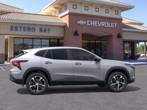 New 2026 Chevrolet Trax RS FWD image 5