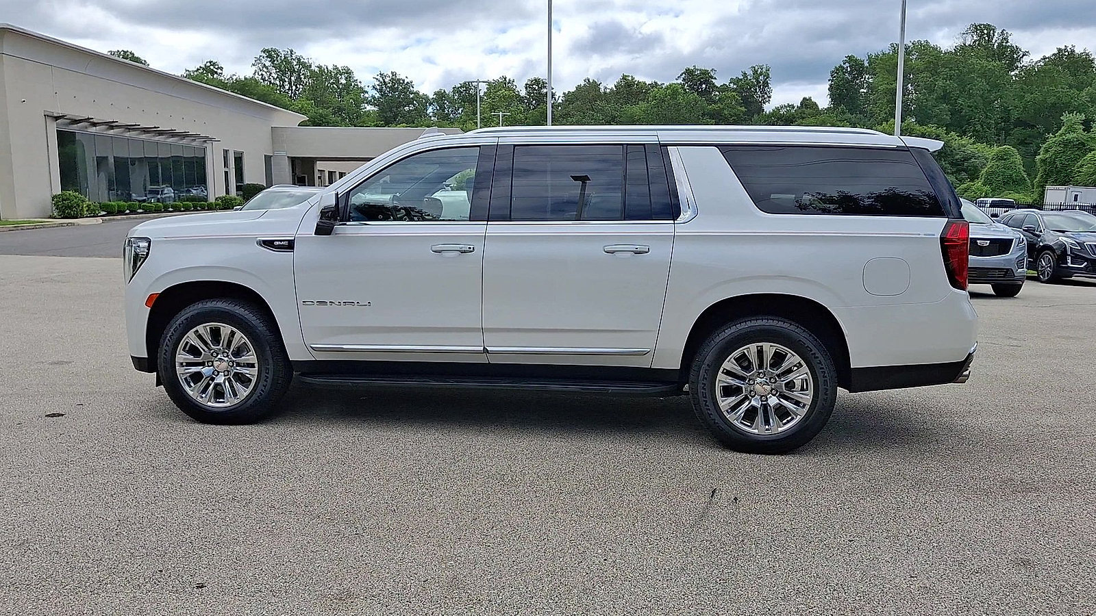 Used 2024 GMC Yukon XL Denali w/ Max Trailering Package AWD/4WD image 6