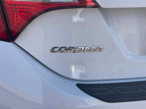 Used 2015 Toyota Corolla LE image 9