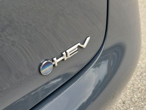 Used 2024 Toyota Prius LE FWD image 7