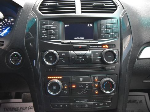 Used 2017 Ford Explorer XLT AWD/4WD image 19
